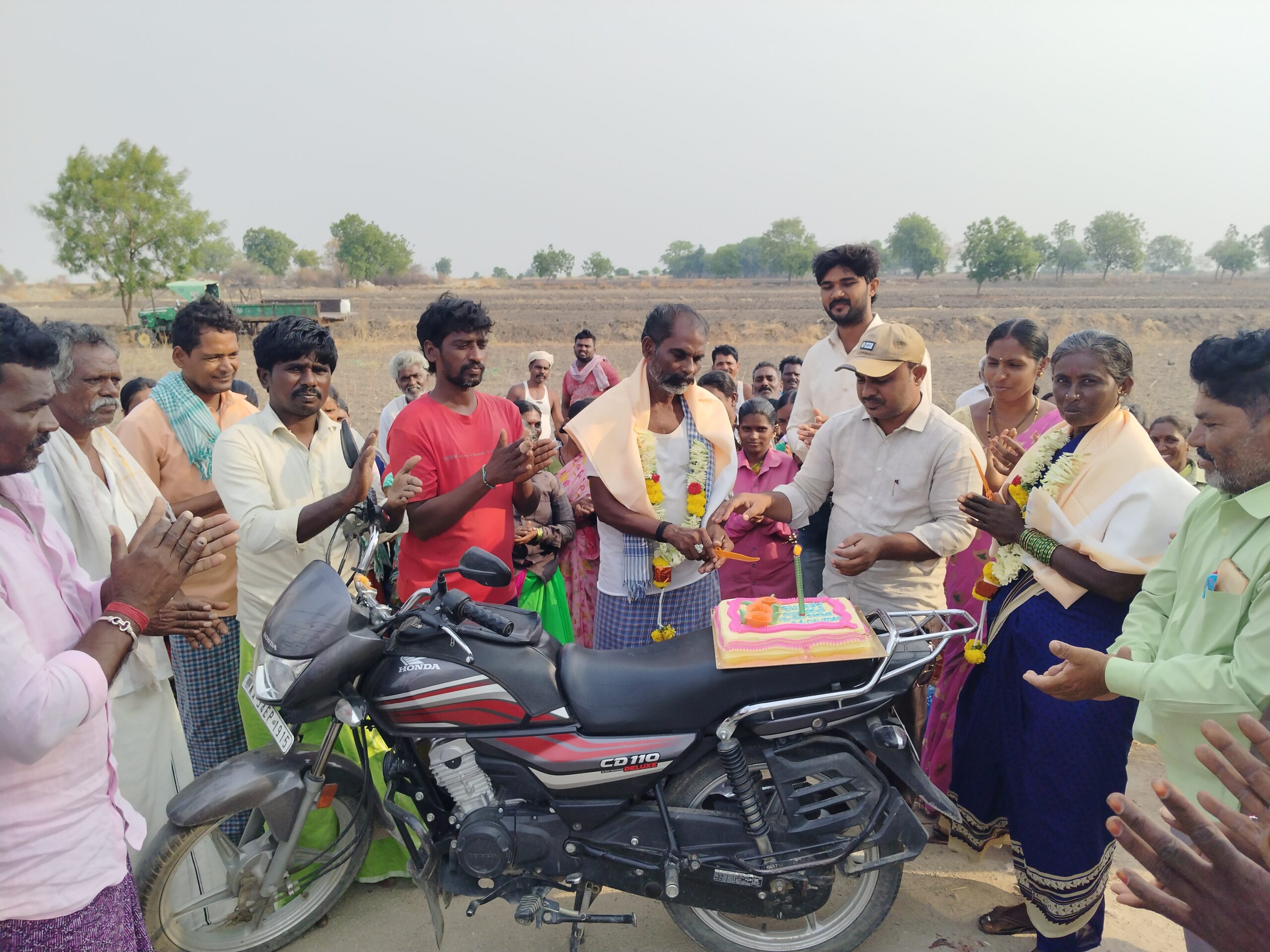 ಸಿರುಗುಪ್ಪ  ತಾಲೂಕಿನ ರಾರಾವಿಯಲ್ಲಿ   ಕಾರ್ಮಿಕ ದಿನಾಚರಣೆ ಅಚರಿಸಲಾಯಿತು