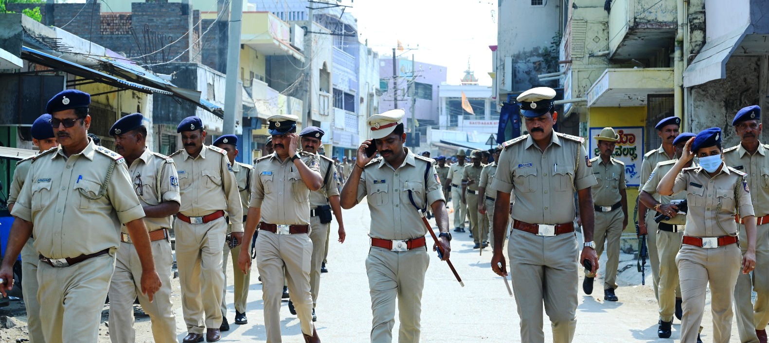ನಗರದಲ್ಲಿ ಲೋಕಸಭಾ ಚುನಾವಣೆ ಹಿನ್ನಲೆಯಲ್ಲಿ ಶಾಂತಿಯುತ ಮತದಾನಕ್ಕಾಗಿ ಪೊಲೀಸರು ಪಥಸಂಚಲನ ನಡೆಸಿದರು.