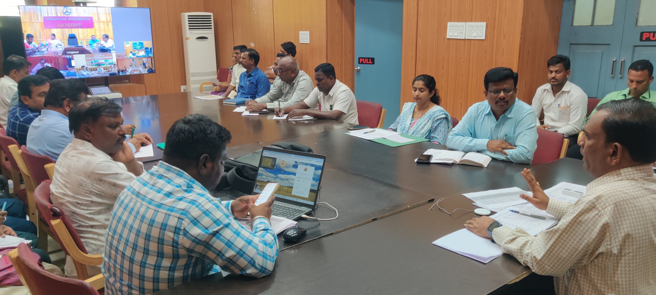 ತಾಲೂಕು ಮಟ್ಟದ ಅಧಿಕಾರಿಗಳೊಂದಿಗೆ ವಿಡಿಯೋ ಕಾನ್ಫರೆನ್ಸ್ ಸಭೆಯಲ್ಲಿ ಸೂಚನೆ ಜನತಾ ದರ್ಶನಗೆ ಅಗತ್ಯ ಸಿದ್ಧತೆ ಮಾಡಿಕೊಳ್ಳಿ: ಅಪರ ಜಿಲ್ಲಾಧಿಕಾರಿ ಡಾ.ಕೆ.ಆರ್.ದುರುಗೇಶ್