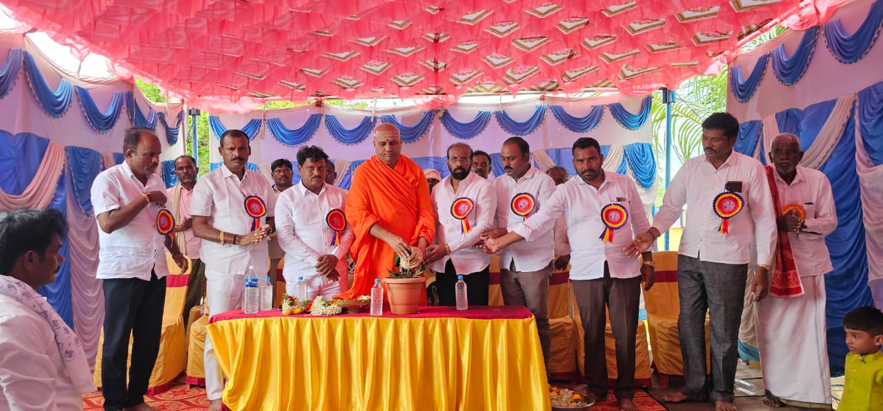 ಮಕ್ಕಳನ್ನು ಶಿಕ್ಷಣವಂತರನ್ನಾಗಿಮಾಡಿ ಡಾ"ಪುರಷೊತ್ತನಂದಪುರಿ ಸ್ವಾಮಿಜಿ.