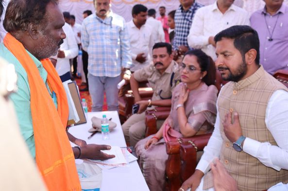 "ಹೊಸಕೋಟೆಯಲ್ಲಿ ಜನಸ್ಪಂದನಾ ಕಾರ್ಯಕ್ರಮ: 245 ಅಹವಾಲುಗಳ ಸ್ವೀಕಾರ"