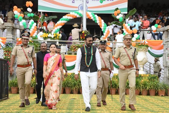 ಜಿಲ್ಲೆಯ ಅಭಿವೃದ್ಧಿಗೆ ಸಹಕಾರ ನೀಡಿ; ಸರಕಾರಿ ಯೋಜನೆಗಳ ಸಂಪೂರ್ಣ ಲಾಭ....ಬಡವರಿಗೆ, ಅರ್ಹರಿಗೆ ಮುಟ್ಟಬೇಕು; ಜಿಲ್ಲೆಯಲ್ಲಿ ಪಂಚ ಗ್ಯಾರಂಟಿಗಳಿಗೆ.....ಫಲನುಭವಿಗಳಿಂದ ಉತ್ತಮ ಸ್ಪಂದನೆ: ಜಿಲ್ಲಾ ಉಸ್ತುವಾರಿ ಸಚಿವ ಸಂತೋಷ ಲಾಡ್