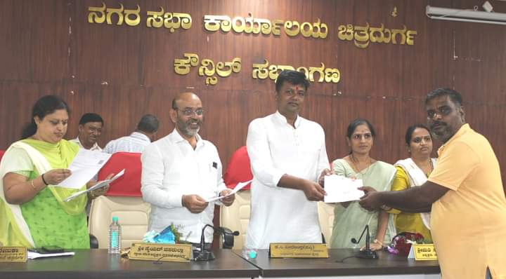 ಶಾಸಕ ಕೆ.ಸಿ.ವೀರೇಂದ್ರ ಪಪ್ಪಿ ಹೇಳಿಕೆ..... ನಗರದ ಅಭಿವೃದ್ಧಿಗೆ ರೂ.50 ಕೋಟಿ ಅನುದಾನಕ್ಕೆ ಬೇಡಿಕೆ