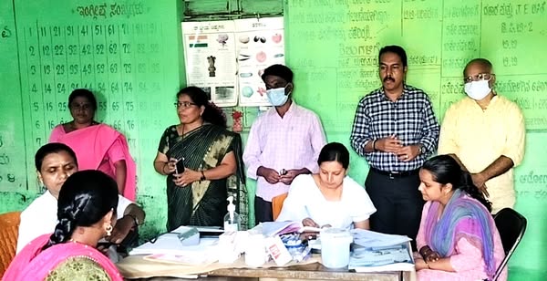ಜಾನುಕೊಂಡ: ತಾಯಂದಿರ ಸಭೆಯಲ್ಲಿ ಟಿ ಹೆಚ್ ಒ ಡಾ.ಬಿ.ವಿ.ಗಿರೀಶ್ ಸಲಹೆ ಮಕ್ಕಳಿಗೆ ಲಸಿಕೆಗಳು ಎದೆ ಹಾಲಿನಷ್ಟೇ ಮಹತ್ವ ಹೊಂದಿವೆ
