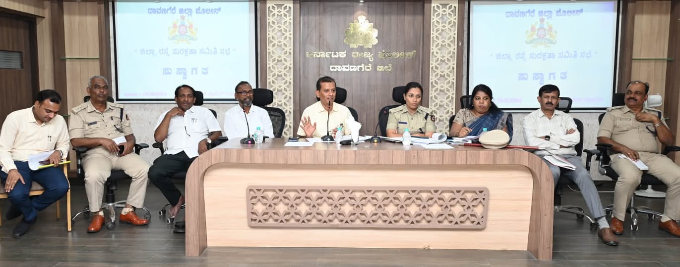 ವಾಹನ ಸವಾರರು ಸಂಚಾರಿ ನಿಯಮ ಕಡ್ಡಾಯವಾಗಿ ಪಾಲಿಸಿ: ಜಿಲ್ಲಾಧಿಕಾರಿ ಜಿ.ಎಂ.ಗ0ಗಾಧರಸ್ವಾಮಿ