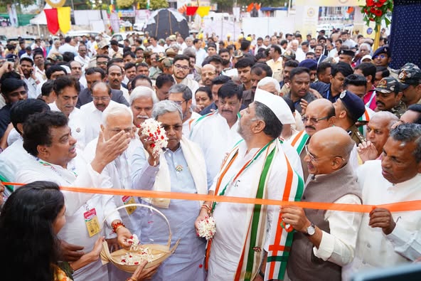 ಬೆಳಗಾವಿ ಕಾಂಗ್ರೆಸ್ ಅಧಿವೇಶನದ ಶತಮಾನೋತ್ಸವ ಹಿನ್ನೆಲೆಯಲ್ಲಿ ರೂಪಿರುವ 'ಅಸ್ಮಿತೆ' ವ್ಯಾಪಾರ ಮೇಳ-2024...   ಖಾದಿ ಉತ್ಸವ,ವಸ್ತು ಪ್ರದರ್ಶನ ಮತ್ತು ಮಾರಾಟ ಮೇಳಕ್ಕೆ ಮುಖ್ಯಮಂತ್ರಿಗಳಿಂದ ಚಾಲನೆ