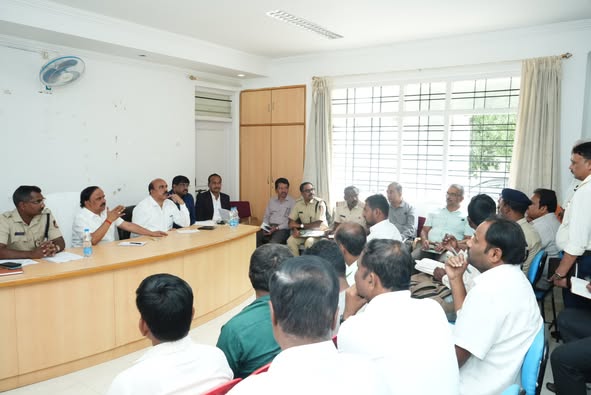 ವಾಣಿವಿಲಾಸ ಜಲಾಶಯ ಭರ್ತಿ : ಜ.18 ಕ್ಕೆ ಮುಖ್ಯಮಂತ್ರಿ, ಉಪಮುಖ್ಯಮಂತ್ರಿಯವರಿಂದ ಬಾಗಿನ ಸಮರ್ಪಣೆ, ಐತಿಹಾಸಿಕ ಕ್ಷಣಕ್ಕೆ ಜಿಲ್ಲೆಯ ಜನರು ಕಾತುರ   ಕಾರ್ಯಕ್ರಮ ಯಶಸ್ವಿಗೆ ಅಧಿಕಾರಿಗಳು ಜವಾಬ್ದಾರಿಯುತವಾಗಿ ಕಾರ್ಯನಿರ್ವಹಿಸಿ -ಜಿಲ್ಲಾ ಉಸ್ತುವಾರಿ ಸಚಿವ ಡಿ.ಸುಧಾಕರ್ ಸೂಚನೆ