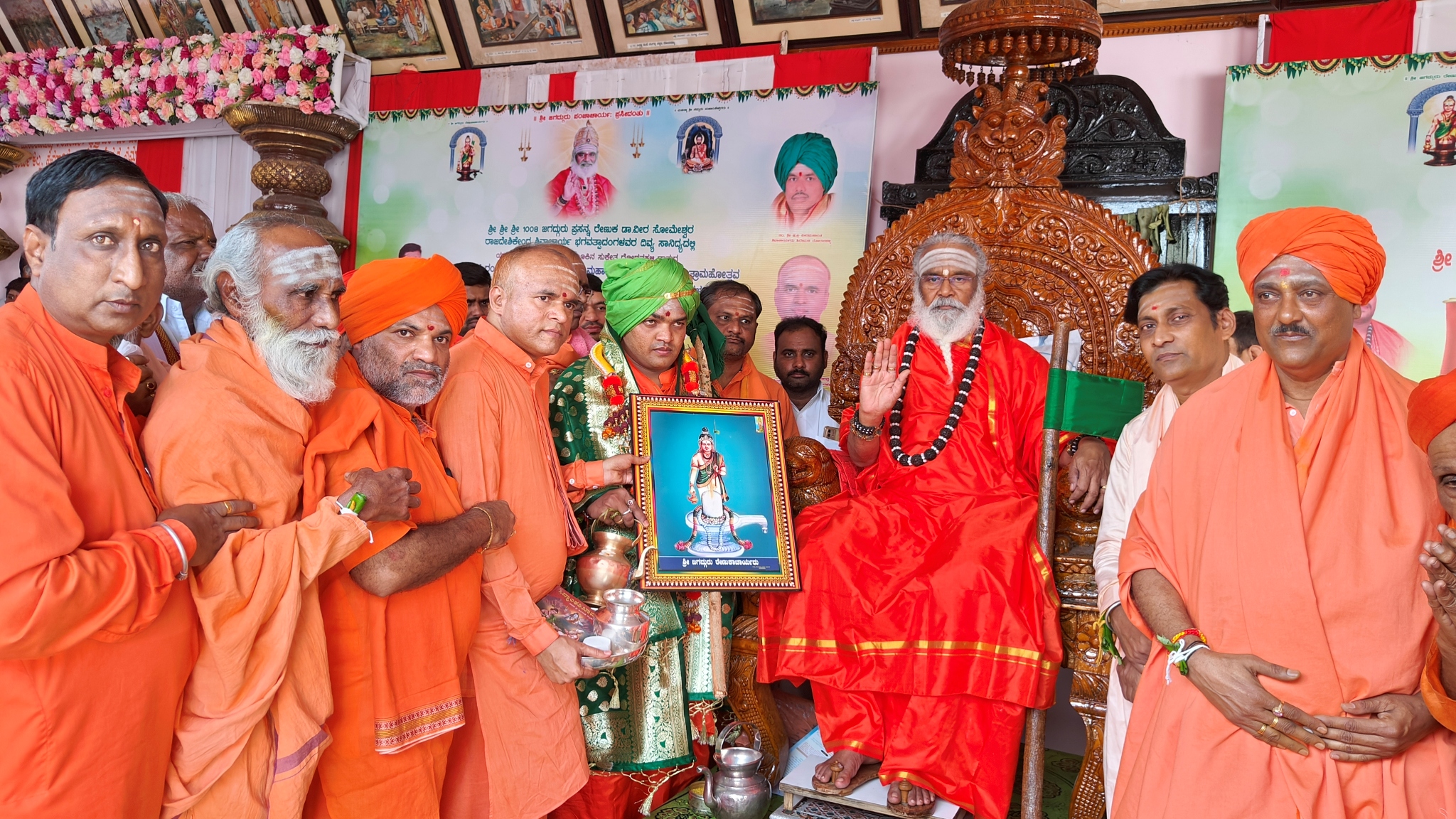 ಮಠಗಳು ಜಾತಿಯ ಗೂಡುಗಳಾಗದೇ ಸಂಸ್ಕಾರ ಕೊಡುವ ಕೇಂದ್ರಗಳಾಗಬೇಕು - ಶ್ರೀ ರಂಭಾಪುರಿ ಜಗದ್ಗುರುಗಳು