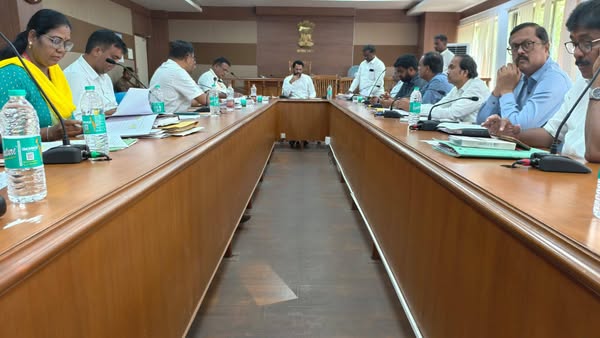 ನಿಗದಿಪಡಿಸಿದ ಕಾಲಮಿತಿಯಲ್ಲಿ ಕೆಲಸ ಮುಗಿಸಿ- ಅಪರ ಜಿಲ್ಲಾಧಿಕಾರಿ ಸಿದ್ರಾಮೇಶ್ವರ