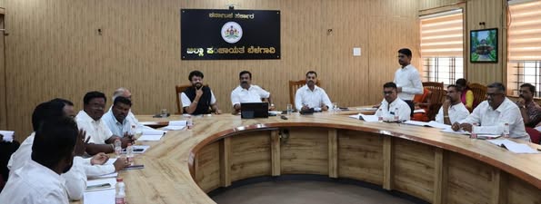 ಜಿಲ್ಲಾ ಮಟ್ಟದ ಗ್ಯಾರಂಟಿ ಯೋಜನೆಗಳ ಅನುಷ್ಠಾನ ಸಮಿತಿ ಸಭೆ   ಯೋಜನೆಗಳ ಸಮರ್ಪಕ ಅನುಷ್ಠಾನಕ್ಕೆ ಸಮನ್ವಯದೊಂದಿಗೆ ಕಾರ್ಯ ನಿರ್ವಹಿಸಬೇಕು: ವಿನಯ ನಾವಲಗಟ್ಟಿ