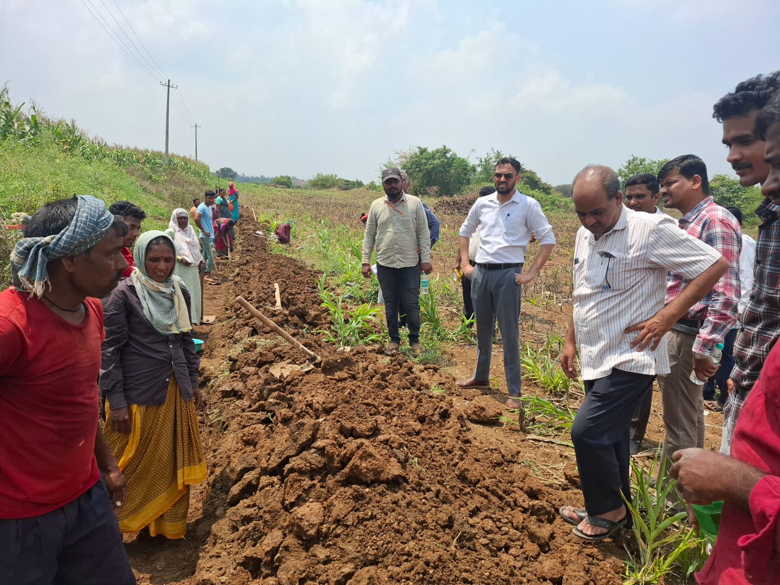 ಕಲಘಟಗಿ ತಾಲೂಕಿನ ವಿವಿಧ ಗ್ರಾಮಪಂಚಾಯತಿಗಳಿಗೆ ಜಿ.ಪಂ ಮುಖ್ಯ ಕಾರ್ಯನಿರ್ವಾಹಕ ಅಧಿಕಾರಿ ಭುವನೇಶ ಪಾಟೀಲ ಭೇಟಿ; ಪರಿಶೀಲನೆ
