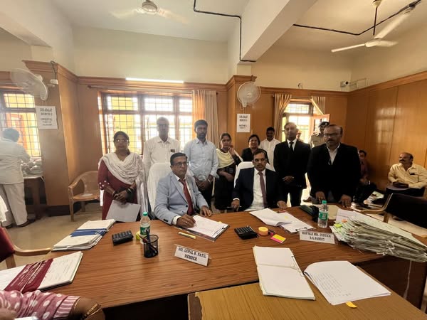 ಕರ್ನಾಟಕ ಉಚ್ಚ ನ್ಯಾಯಾಲಯ, ಧಾರವಾಡ ಪೀಠ ವಿಶೇಷ ಲೋಕ ಅದಾಲತ್‌ನಲ್ಲಿ 1274 ಪ್ರಕರಣಗಳು;ರೂ.3,70,59,863 ಮೊತ್ತದ ಪರಿಹಾರ ಇತ್ಯರ್ಥ.