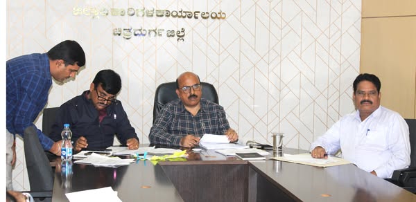 ಪ್ರಾದೇಶಿಕ ಆಯುಕ್ತ ಅಮ್ಲಾನ್ ಆದಿತ್ಯ ಬಿಸ್ವಾಸ್ ಸೂಚನೆ ... ಕಂದಾಯ ಇಲಾಖೆ ಭೂಮಿ ಒತ್ತುವರಿ ತೆರವಿಗೆ ಪ್ರಯತ್ನಿಸಿ ************