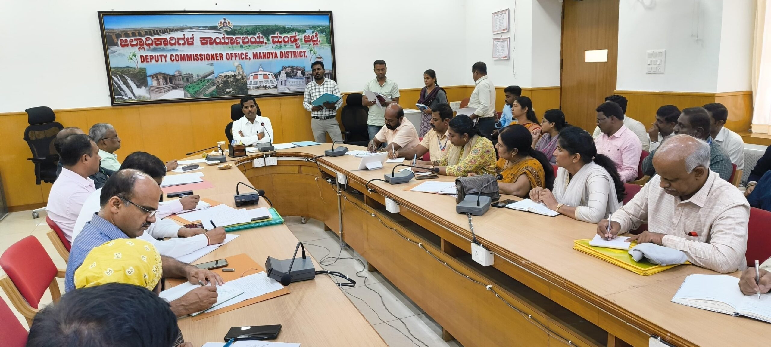 "ಕಿಸಾನ್ ಸಮ್ಮಾನ್ ಹಣ ಪ್ರತಿಯೊಬ್ಬ ಅರ್ಹ ರೈತನಿಗೆ ಸಿಗಬೇಕು: ಸಂಸದ ಡಾ.ಕೆ ಸುಧಾಕರ್" "ಕಿಸಾನ್ ಕ್ರೆಡಿಟ್ ಕಾರ್ಡ್ ಲಾಭ ಪಡೆಯಿರಿ"