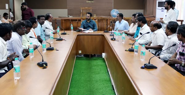 ಪೂರ್ವಭಾವಿ ಸಭೆಯಲ್ಲಿ ಅಪರ ಜಿಲ್ಲಾಧಿಕಾರಿಗಳ ಸೂಚನೆ -- ಡಾ. ಫ.ಗು.ಹಳಕಟ್ಟಿ ಹಾಗೂ ಹಡಪದ ಅಪ್ಪಣ್ಣ ಜಯಂತಿಗೆ ಅಗತ್ಯ ಸಿದ್ಧತೆ ಮಾಡಿಕೊಳ್ಳಿ- ಸಿದ್ರಾಮೇಶ್ವರ ----