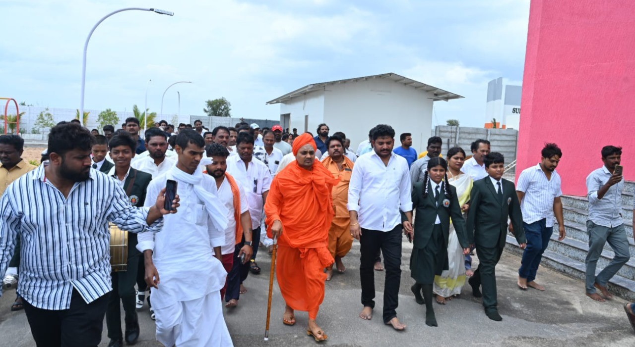ಶಿಕ್ಷಣದಿಂದ ಮಾತ್ರ ಪ್ರತಿಯೊಬ್ಬರ ಪ್ರಗತಿ ಸಾಧ್ಯ ಕೊಪ್ಪಳ ಗವಿಮಠದ ಶ್ರೀಗಳು.
