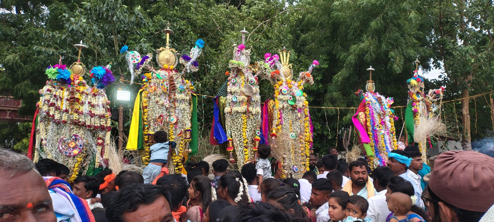 ಸಂಭ್ರಮದಿಂದ ಜರುಗಿದ ಮೊಹರಂ ಹಬ್ಬ    ಹಿಂದೂ-ಮುಸ್ಲಿಂ ಭಾವೈಕ್ಯತೆಗೆ ಸಾಕ್ಷಿಯಾದ ತೊಂಡಿಹಾಳ ಗ್ರಾಮ