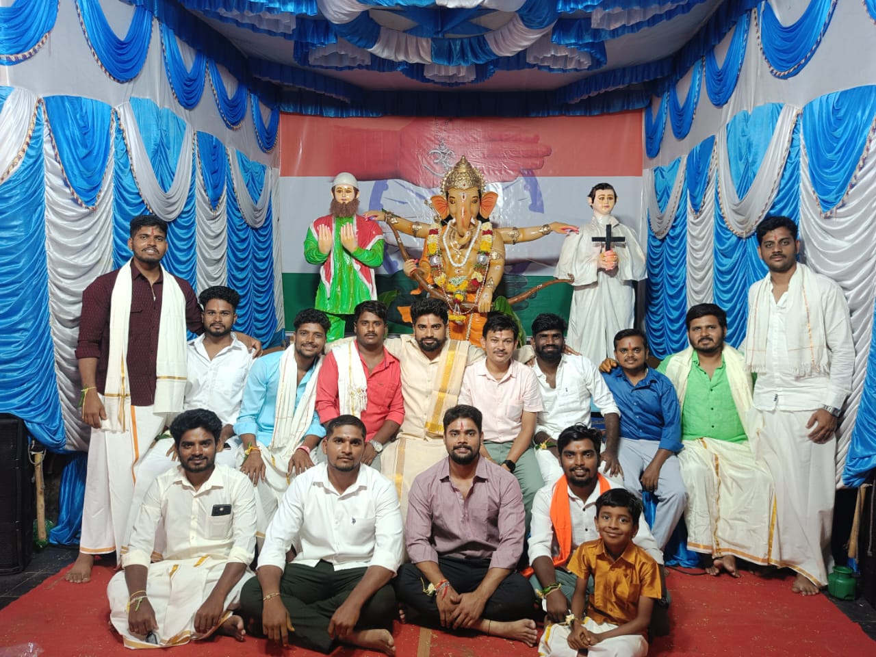 ಸರ್ವಧರ್ಮ ಸಮನ್ವಯತೆ ಸಾರುವ ಗಣೇಶನಿಗೆ  ಸಾರ್ವಜನಿಕರಿಂದ ಮೆಚ್ಚುಗೆಯ ಮಹಾಪೂರ
