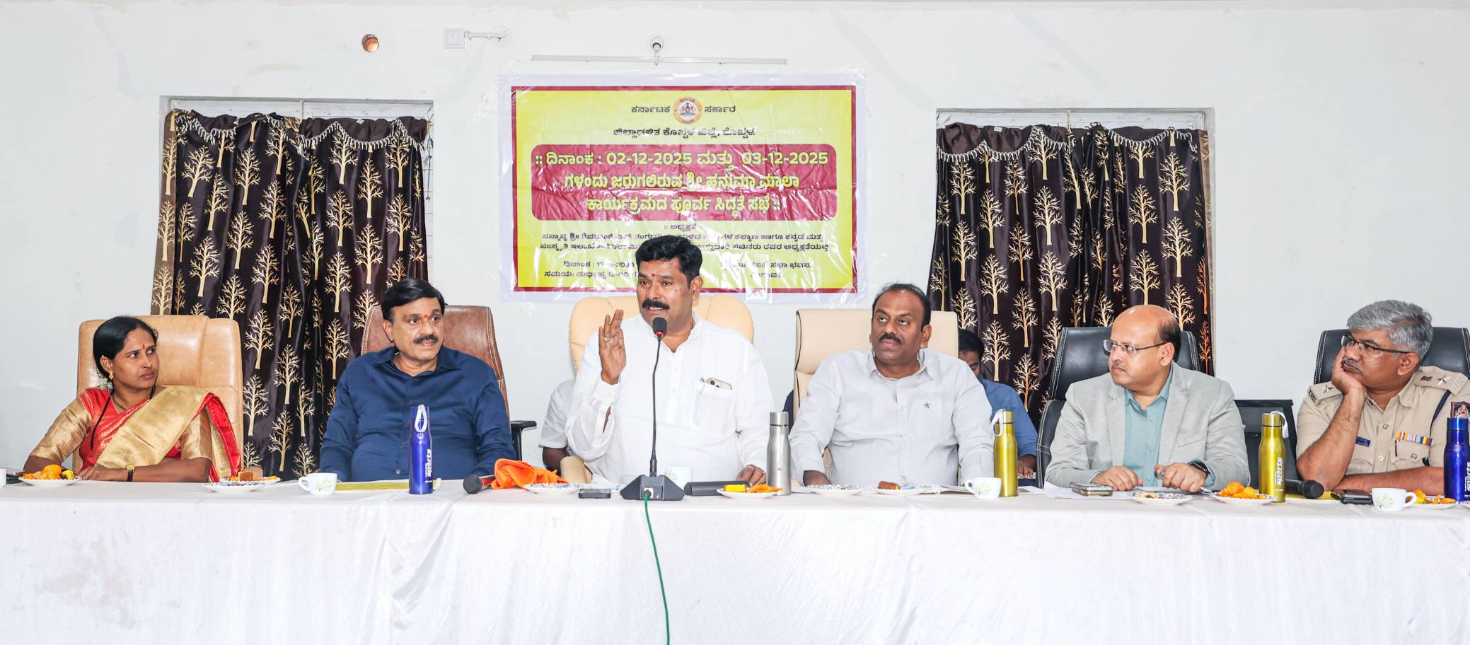 ಹನುಮಮಾಲಾ ವಿಸರ್ಜನೆ ಕಾರ್ಯಕ್ರಮ: ಪೂರ್ವಭಾವಿ ಸಭೆ   *ಪ್ರಸಿದ್ಧ ಅಂಜನಾದ್ರಿಗೆ ಬರುವ ಲಕ್ಷಾಂತರ ಭಕ್ತರಿಗೆ ಸೂಕ್ತ ವ್ಯವಸ್ಥೆ ಕಲ್ಪಿಸಿ - ಸಚಿವ ಶಿವರಾಜ್ ಎಸ್.ತಂಗಡಗಿ*