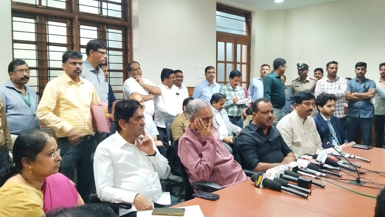 ಬೆಳಗಾವಿ ವಿಧಾನ ಮಂಡಳ ಚಳಿಗಾಲ‌ ಅಧಿವೇಶನ-2025   ವಸತಿ, ಸಾರಿಗೆ, ಊಟೋಪಹಾರದ ಸಮರ್ಪಕ ವ್ಯವಸ್ಥೆ ಕಲ್ಪಿಸಲು: ವಿಧಾನಸಭೆ ಸಭಾಧ್ಯಕ್ಷರಾದ ಯು.ಟಿ.ಖಾದರ್ ಫರೀದ್ ಸೂಚನೆ