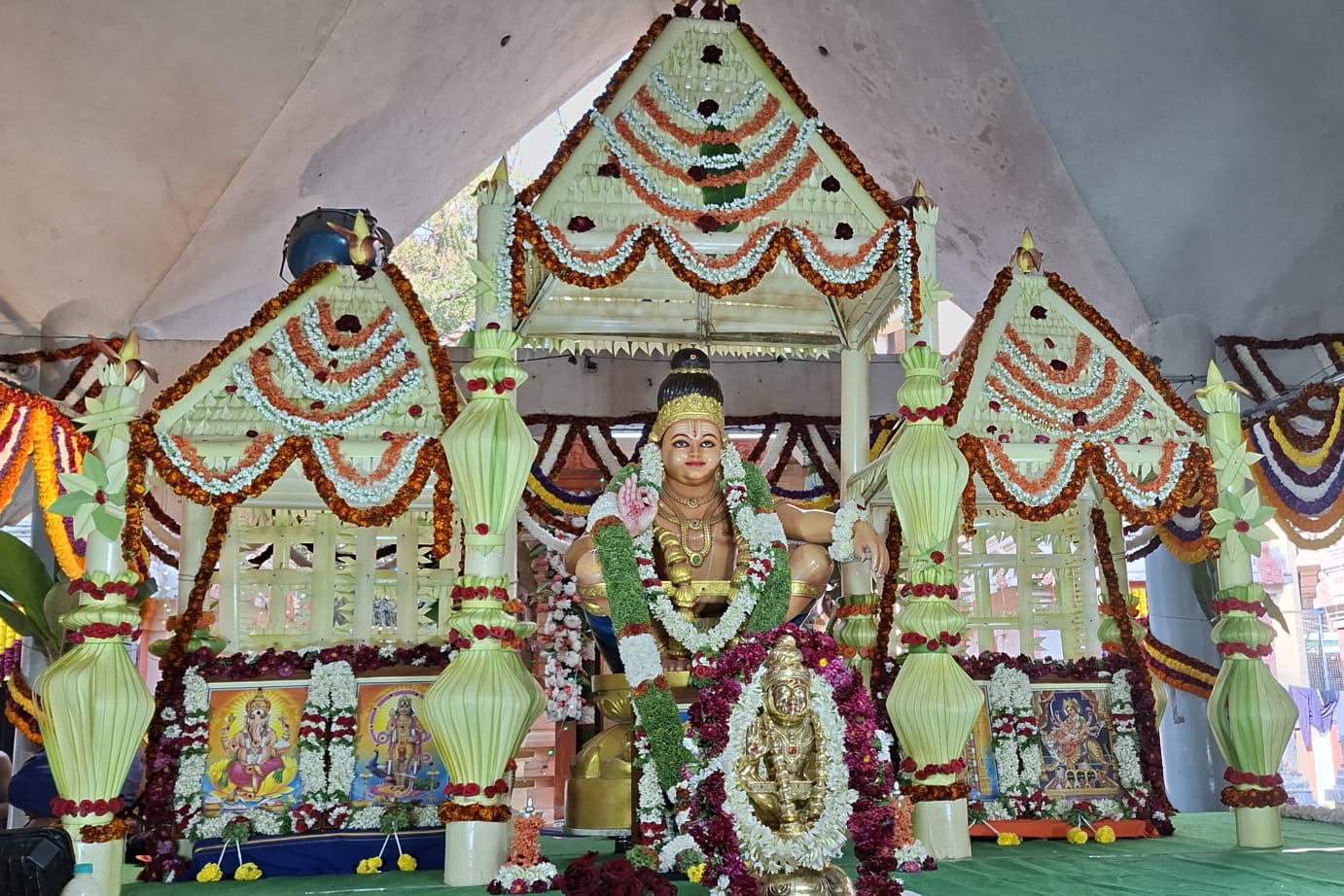 ಅಯ್ಯಪ್ಪ ಸ್ವಾಮಿ ಮಾಲಾದಾರಿಗಳಿಂದ ಮಹಾಮಂಡಲ ಪೂಜೆ ಲಕ್ಷ ಪುಷ್ಪಾರ್ಚನೆ
