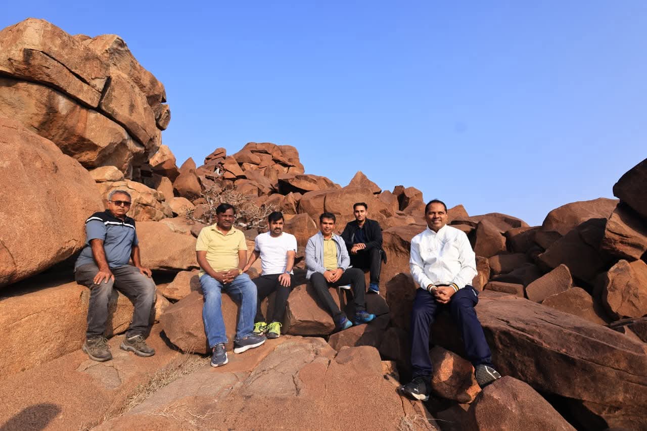 ಬಳ್ಳಾರಿ: ಸಂಗನಕಲ್ಲಿನ ಗುಡ್ಡಕ್ಕೆ ಜಿಲ್ಲಾಧಿಕಾರಿ ಚಾರಣ ಪ್ರವಾಸೋದ್ಯಮ ಅಭಿವೃದ್ಧಿಗೆ ಒತ್ತು: ಡಿಸಿ ನಾಗೇಂದ್ರ ಪ್ರಸಾದ್.ಕೆ
