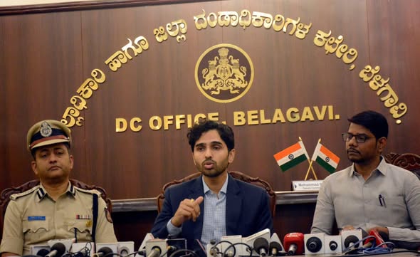 ವದಂತಿ ಹರಡಿದರೆ ಕಾನೂನು ಕ್ರಮ-ಎಚ್ಚರಿಕೆ   ಜಿಲ್ಲೆಯಲ್ಲಿ ಸಿಲಿಂಡರ್, ಇಂಧನ ಕೊರತೆ ಇಲ್ಲ: ಜಿಲ್ಲಾಧಿಕಾರಿ ಮೊಹಮ್ಮದ್ ರೋಷನ್