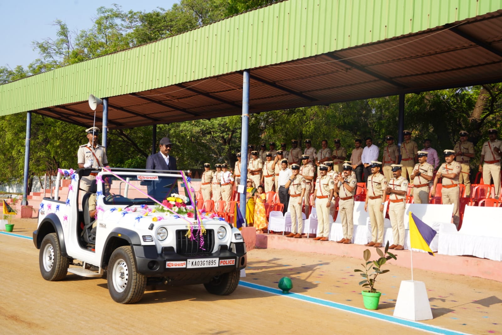 ಬಳ್ಳಾರಿ: ‘ಪೊಲೀಸ್ ಧ್ವಜ ದಿನಾಚರಣೆ' ಕಾರ್ಯಕ್ರಮದಲ್ಲಿ ನಿವೃತ್ತ ಎಎಸ್‌ಐ ಶ್ರೀನಿವಾಸಲು ಎಂ. ಮಾತು ಮೇಲಾಧಿಕಾರಿಗಳ ಮಾರ್ಗದರ್ಶನ, ಇಲಾಖೆ ನೀಡಿದ ಶಕ್ತಿಯಿಂದ ಸೇವೆ ತೃಪ್ತಿ
