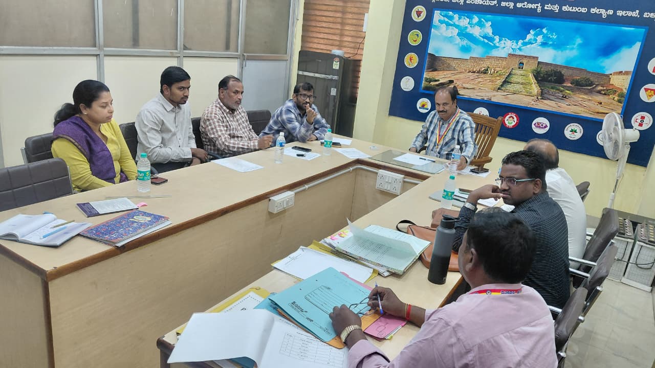ಜಿಲ್ಲಾ ಸಮಿತಿ ಸಭೆಯಲ್ಲಿ ಡಿಹೆಚ್‌ಒ ಡಾ.ಯಲ್ಲಾ ರಮೇಶ್ ಬಾಬು ಹೇಳಿಕೆ ಭ್ರೂಣಲಿಂಗ ಪತ್ತೆ ಹಚ್ಚುವುದು ಶಿಕ್ಷಾರ್ಹ ಅಪರಾಧ; ನಿಯಮ ಉಲ್ಲಂಘಿಸಿದರೆ ಕಠಿಣ ಕ್ರಮ