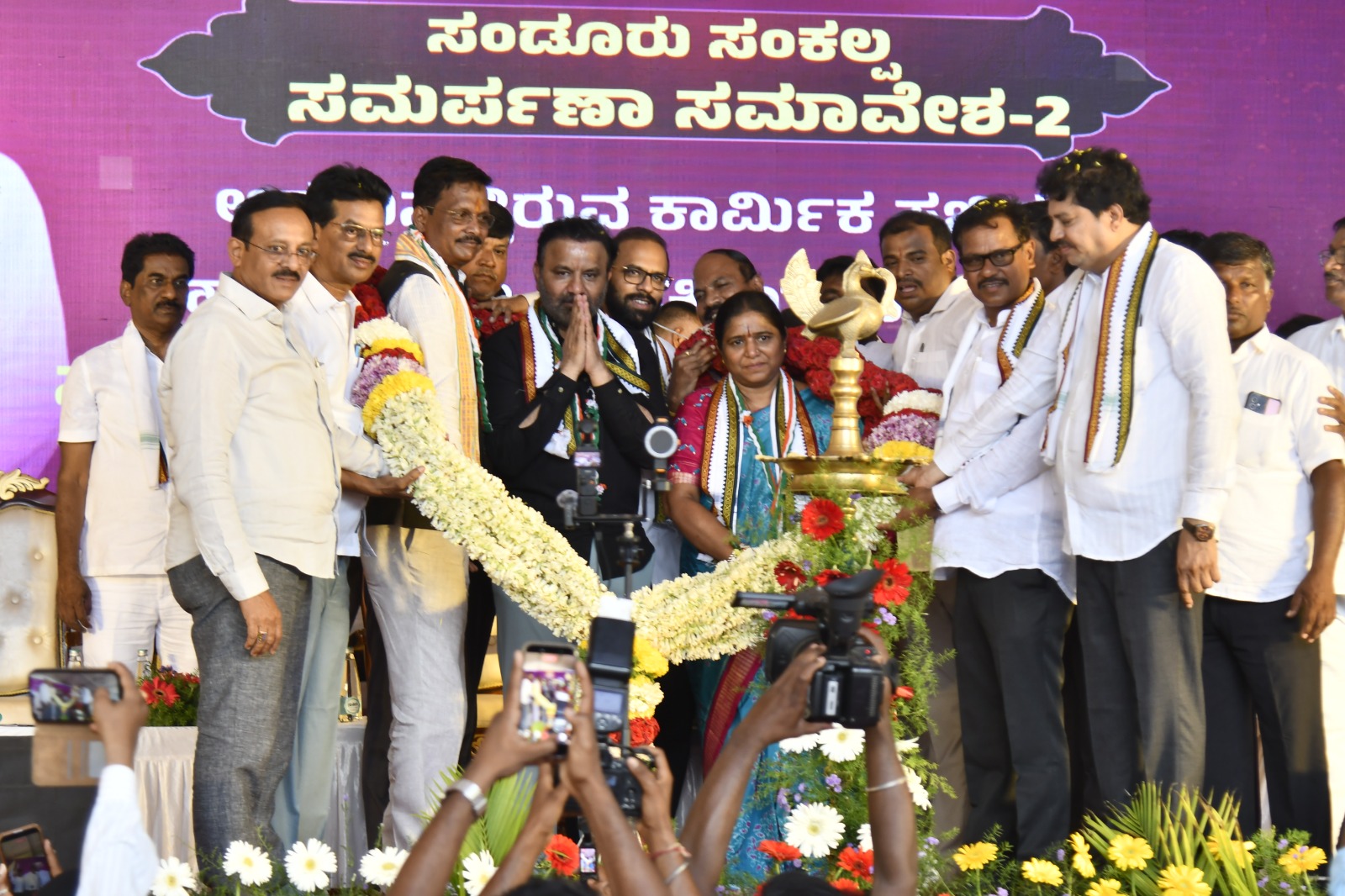 ಸಂಡೂರು ಸಂಕಲ್ಪ ಸಮರ್ಪಣಾ ಸಮಾವೇಶ-2 ಕಾರ್ಯಕ್ರಮದಲ್ಲಿ ಸಚಿವ ಸಂತೋಷ್ ಎಸ್.ಲಾಡ್ ಭರವಸೆ ಮುಂದಿನ ದಿನಗಳಲ್ಲಿ ಹೊಸ ಕನಿಷ್ಠ ವೇತನ ಜಾರಿಗೆ ಪ್ರಯತ್ನ