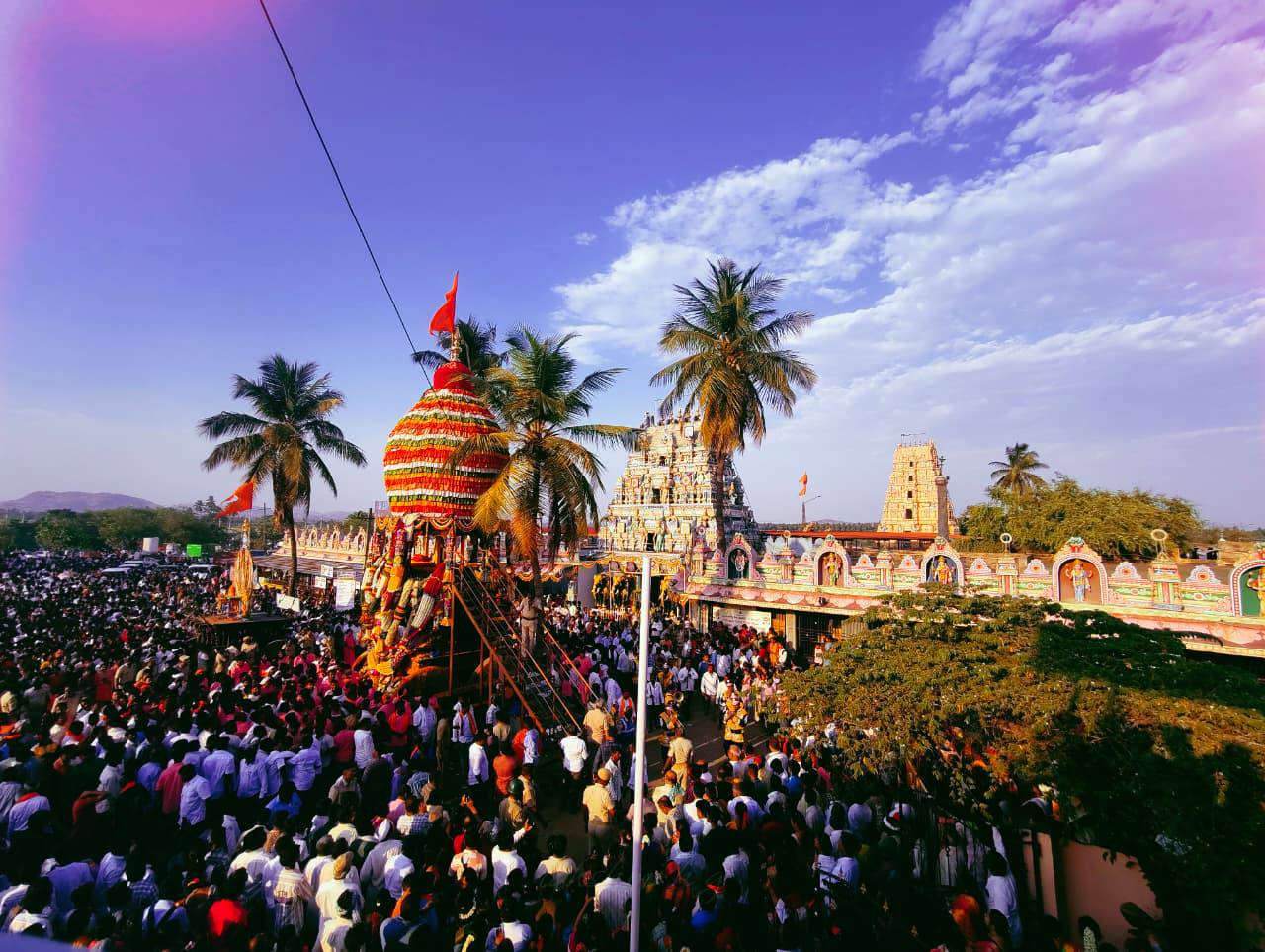 ಸುಕ್ಷೇತ್ರ ಹುಲಿಗಿಯಲ್ಲಿ ಹಬ್ಬದ ಸಡಗರ * ಭಕ್ತಗಣದಿಂದ ಉದೋ ಉದೋ ಘೋಷ *ವಿಜ್ರಂಭಣೆಯಿಂದ ಜರುಗಿದ ಲೋಕಮಾತೆ ಕೊಪ್ಪಳ ಜಿಲ್ಲೆಯ ಐತಿಹಾಸಿಕ ಶ್ರೀ ಹುಲಿಗೆಮ್ಮ ದೇವಿ ರಥೋತ್ಸವ*