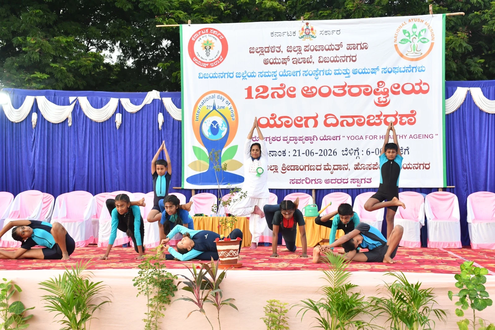 ವಿಶ್ವ ಯೋಗ ದಿನಾಚರಣೆಯಲ್ಲಿ ಅಪರ ಜಿಲ್ಲಾಧಿಕಾರಿ ಇ ಬಾಲಕೃಷ್ಣ ಕರೆ ಬ್ಯಾಂಕ್ ಖಾತೆಯ ಹಣಕ್ಕಿಂತ ಆರೋಗ್ಯವೇ ನಿಜವಾದ ಆಸ್ತಿ