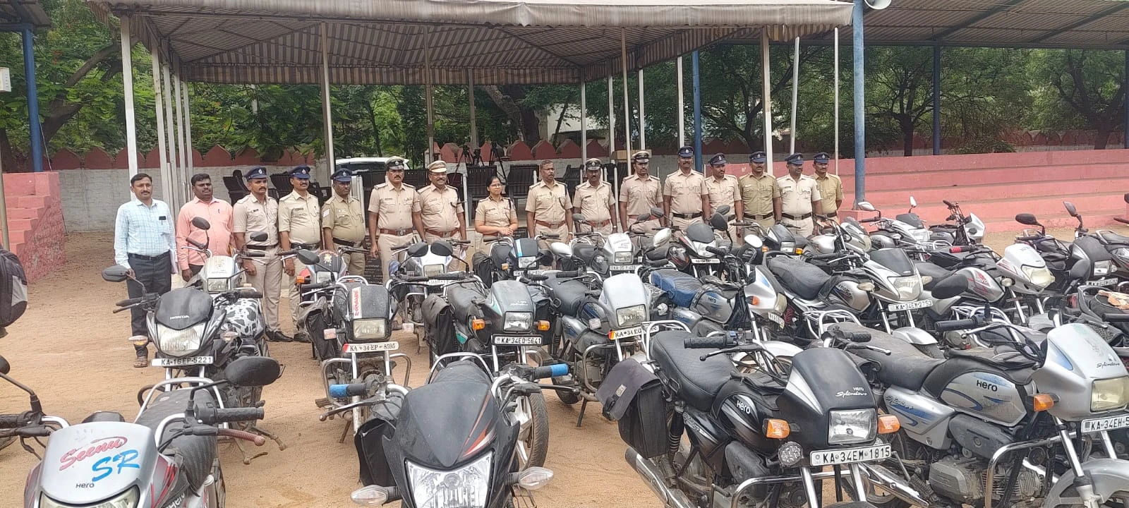 41 ಬೈಕ್ ಕಳವು ಪ್ರಕರಣ ಭೇದಿಸಿದ ಸಿರುಗುಪ್ಪ ಪೊಲೀಸರು; ರೂ.20.50 ಲಕ್ಷ ಮೌಲ್ಯದ ವಾಹನಗಳ ಜಪ್ತಿ