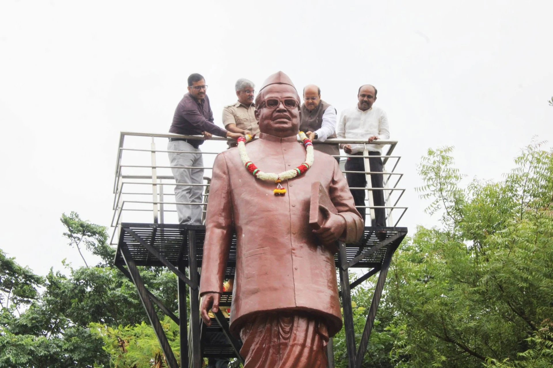 ಡಾ. ಬಾಬು ಜಗಜೀವನ ರಾಮ್ ರವರ ಪುಣ್ಯ ಸ್ಮರಣೆ: ಕೊಪ್ಪಳ ಜಿಲ್ಲಾಡಳಿತದಿಂದ ಗೌರವ ಸಮರ್ಪಣೆ