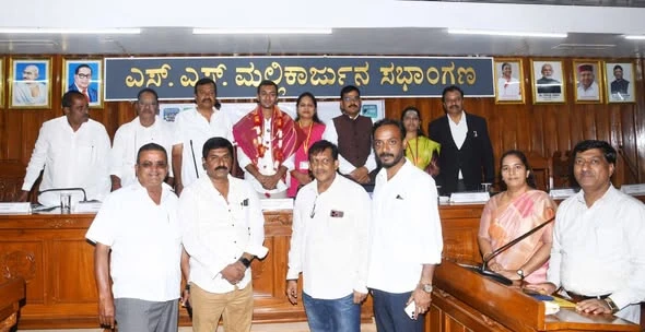 ಪಡಿತರ ಅಕ್ಕಿ ಮತ್ತು ರಾಗಿ ಕಾಳಸಂತೆಯಲ್ಲಿ ಮಾರಾಟ ಅಗತ್ಯ ಕ್ರಮವಹಿಸಿ : ಜಿಲ್ಲಾ ಗ್ಯಾರಂಟಿ ಸಮಿತಿ ಅಧ್ಯಕ್ಷ ಶಾಮನೂರು ಟಿ.ಬಸವರಾಜಪ್ಪ