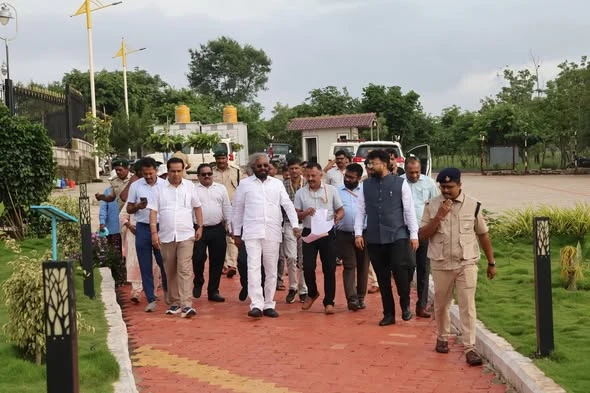 ವಿಜ್ಞಾನ ವನಕ್ಕೆ ಭೇಟಿ ನೀಡಿದ ಸಚಿವ ಈಶ್ವರ ಖಂಡ್ರೆ