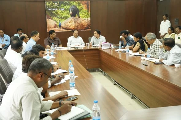 ಬರಗಾಲದ ಆತಂಕ: ಪರ್ಯಾಯ ಬೆಳೆ ಯೋಜನೆ ಹಾಗೂ ರೈತರ ಜಾಗೃತಿ ಸಭೆ ಆಯೋಜಿಸುವಂತೆ ಡಿಸಿ ನಾಗೇಂದ್ರ ಪ್ರಸಾದ್.ಕೆ ಅಧಿಕಾರಿಗಳಿಗೆ ಕಟ್ಟುನಿಟ್ಟಿನ ಸೂಚನೆ