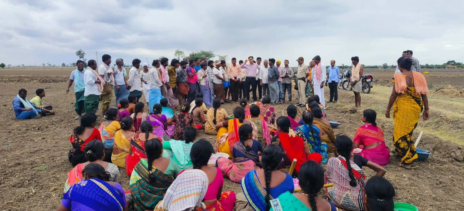 ವದ್ದಟ್ಟಿ ಗ್ರಾಮದಲ್ಲಿ ಜಿಪಂ ಸಿಇಒ ಭೇಟಿ: ನರೇಗಾ ಕಾಮಗಾರಿಗಳ ಪರಿಶೀಲನೆ ಹಾಗೂ ಕೂಲಿಕಾರರೊಂದಿಗೆ ಸಂವಾದ