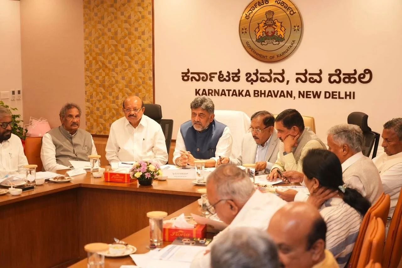 ಸಿಎಂ ಡಿ ಕೆ ಶಿವಕುಮಾರ್ ಅಧ್ಯಕ್ಷತೆಯಲ್ಲಿ ನವದೆಹಲಿಯಲ್ಲಿ ನಡೆದ ರಾಜ್ಯದ ಸಂಸದರ ಸಭೆ* *