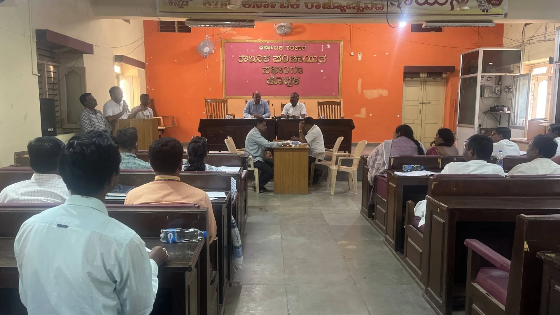 ಬಾಲಚಂದ್ರನ್ ಎಸ್. ರವರ ಅಧ್ಯಕ್ಷತೆಯಲ್ಲಿ ಜರುಗಿದ ಕೊಪ್ಪಳ ತಾ.ಪಂ ಗ್ಯಾರಂಟಿ ಯೋಜನೆಗಳ ಪ್ರಗತಿ ಪರಿಶೀಲನಾ ಸಭೆ ----