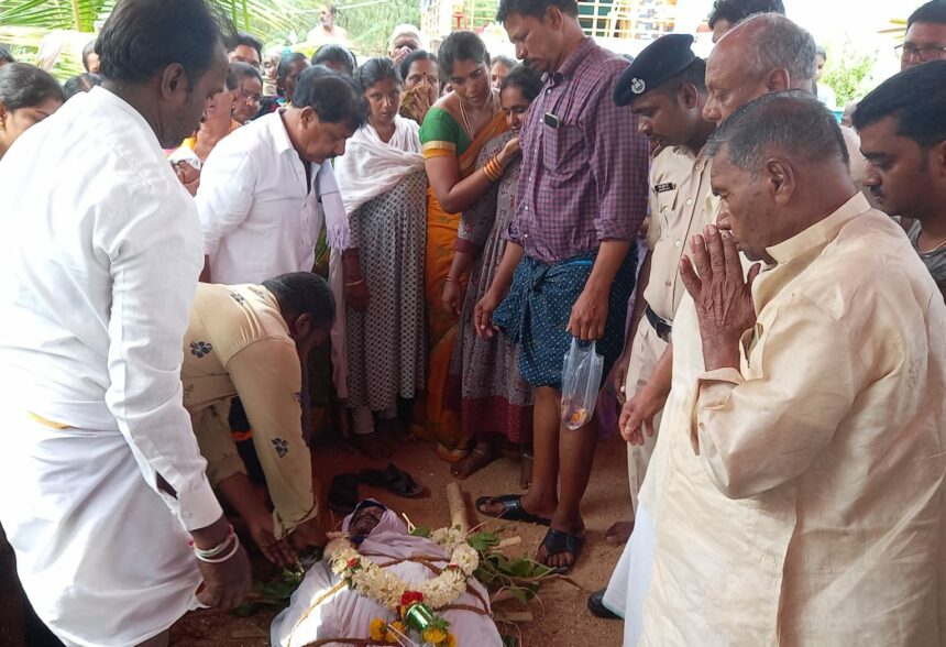 ಸಕಲ ಗೌರವಗಳಿಂದ ನಡೆದ ಹುತಾತ್ಮ ಯೋಧನ ಅಂತ್ಯ ಸಂಸ್ಕಾರ