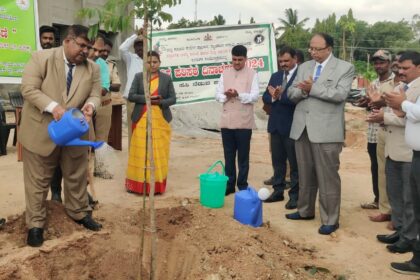 ಮುಂದಿನ ಪೀಳಿಗೆಗೆ ಉತ್ತಮ ಪರಿಸರ ನಿರ್ಮಾಣ ಮಾಡಲು ಮರಗಿಡಗಳನ್ನು ಬೆಳೆಸಲು ಮುಂದಾಗಿ: ನ್ಯಾಯಾಧೀಶರಾದ ಜಗಧೀಶ್ವರ