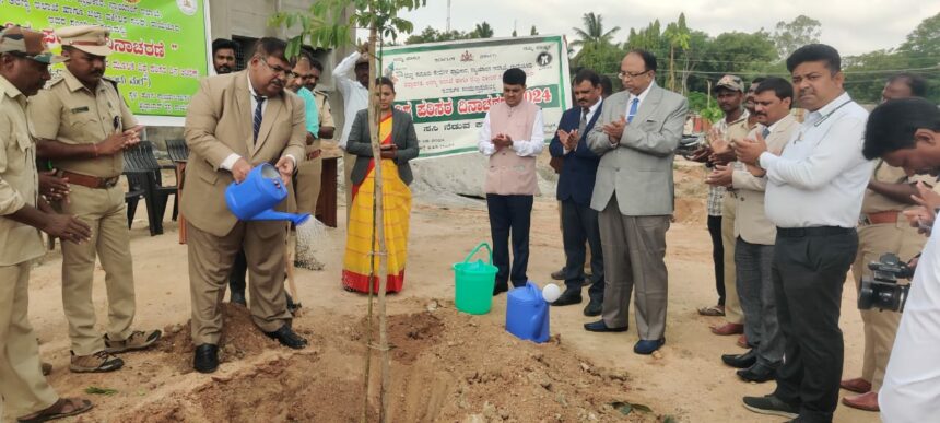 ಮುಂದಿನ ಪೀಳಿಗೆಗೆ ಉತ್ತಮ ಪರಿಸರ ನಿರ್ಮಾಣ ಮಾಡಲು ಮರಗಿಡಗಳನ್ನು ಬೆಳೆಸಲು ಮುಂದಾಗಿ: ನ್ಯಾಯಾಧೀಶರಾದ ಜಗಧೀಶ್ವರ