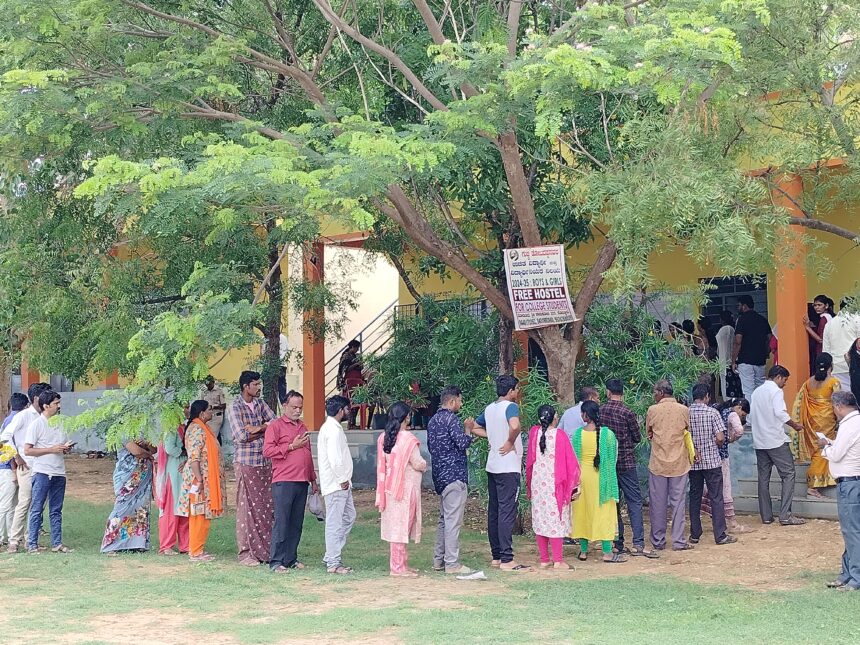 ಕೊಟ್ಟೂರಿನಲ್ಲಿ ಪದವೀಧರರಿಂದ ದಾಖಲೆ ಮತದಾನ