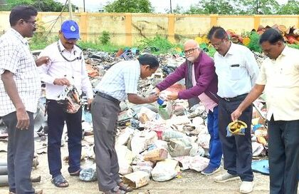 ಜಿಲ್ಲಾ ರೋಗವಾಹಕ ಆಶ್ರಿತ ರೋಗಗಳ ನಿಯಂತ್ರಣಾಧಿಕಾರಿ ಡಾ.ಕಾಶಿ ಸೊಳ್ಳೆಗಳ ತಾಣವಾಗದಂತೆ ಕೆಎಸ್‍ಆರ್‍ಟಿಸಿ ಡಿಪೋದ ಸ್ವಚ್ಛತೆ ಕಾಪಾಡಿ