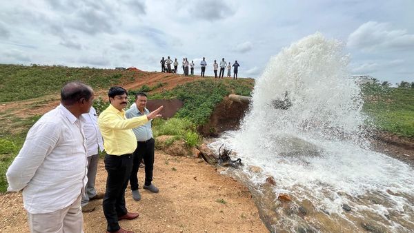 ಬಯಲು ಸೀಮೆ, ಮಳೆಯಾಶ್ರಿತ ಜಗಳೂರು ತಾಲ್ಲೂಕಿನ 47 ಕೆರೆಗಳಿಗೆ ನೀರು ತುಂಬಿಸುವ ಯೋಜನೆ, ಮುಂಗಾರಿನಲ್ಲಿ 30 ಕೆರೆಗಳಿಗೆ ನೀರು.