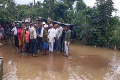 ಪ್ರವಾಹ ಪೀಡಿತ ಪ್ರದೇಶ ಕರಡಿಗೋಡು ಗ್ರಾಮಕ್ಕೆ ಜಿಲ್ಲಾ ಉಸ್ತುವಾರಿ ಸಚಿವರ ಭೇಟಿ