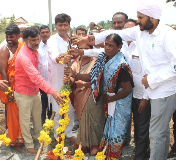 ಕೆ.ಎಂ.ಇ.ಆರ್.ಸಿ ಅನುದಾನಡಿ 11 ಕೋಟಿ ಕಾಮಗಾರಿಗಳಿಗೆ ಚಾಲನೆ   ನೂತನ ಆಯುಷ್ಮಾನ್ ಆರೋಗ್ಯ ಉಪಕೇಂದ್ರ ಹಾಗೂ ವಸತಿ ಗೃಹಗಳ ನಿರ್ಮಾಣ -ಶಾಸಕ ಕೆ.ಸಿ.ವಿರೇಂದ್ರ ಪಪ್ಪಿ