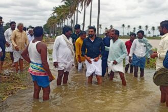 ತಾಲೂಕಿನ ಕೆಂಚನಗುಡ್ಡ  ಹಾಗೂನಿಟ್ಟೂರು  ಗ್ರಾಮದಲ್ಲಿ ಮಾಜಿ ಸಚಿವ ಶ್ರೀರಾಮುಲು ಇವರಿಂದ‌ ಪ್ರವಾಹ ಅಧ್ಯಯನ, ಶಾಸಕರ ಸಾಥ್