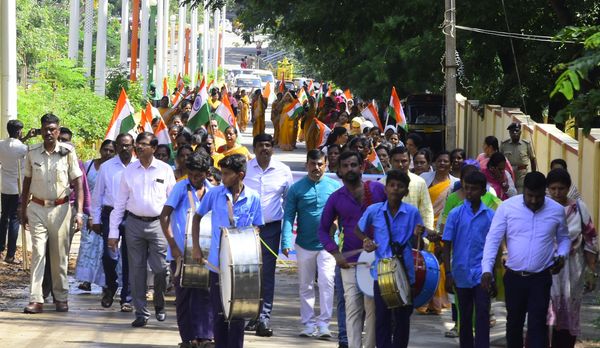 ಹರ್ ಘರ್ ತಿರಂಗಾ ಅಭಿಯಾನ   ನಗರದಲ್ಲಿ ಗಮನ ಸೆಳೆದ “ತಿರಂಗಾ ಯಾತ್ರೆ”